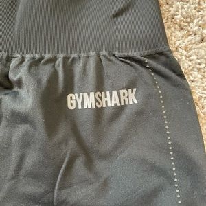 Gymshark seamless legging color is black size medium leggings never been worn